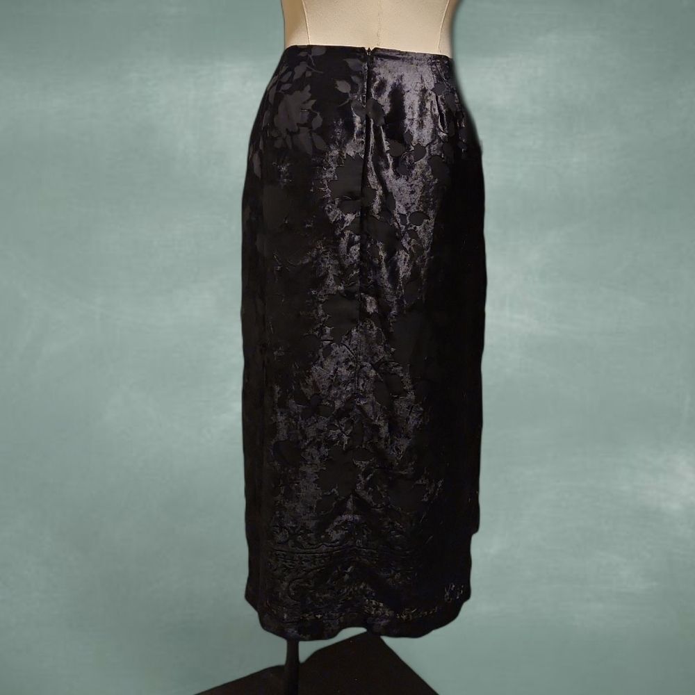 Elegant Raffel Black Floral Velvet Skirt Goth Whimsigoth Tradgoth Vampirecore